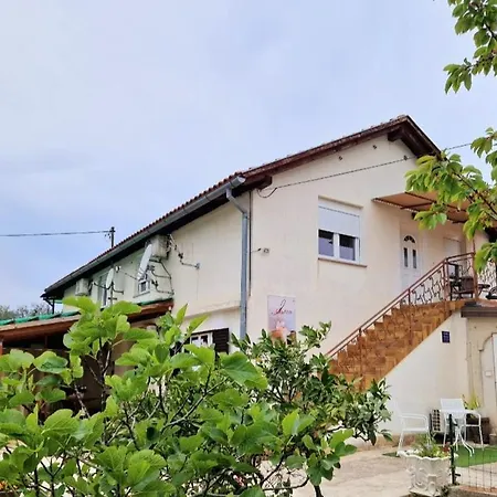 App & Beauty Loza Apartman *